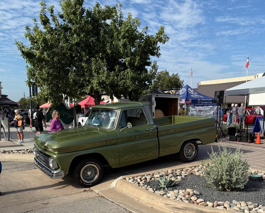 Chevrolet-C10-1966-green