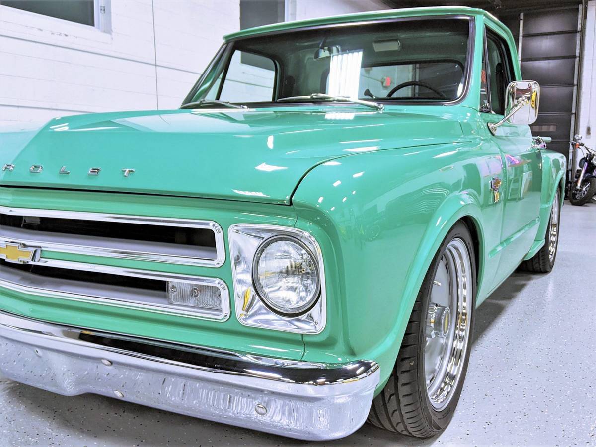 Chevrolet-C10-1967-green