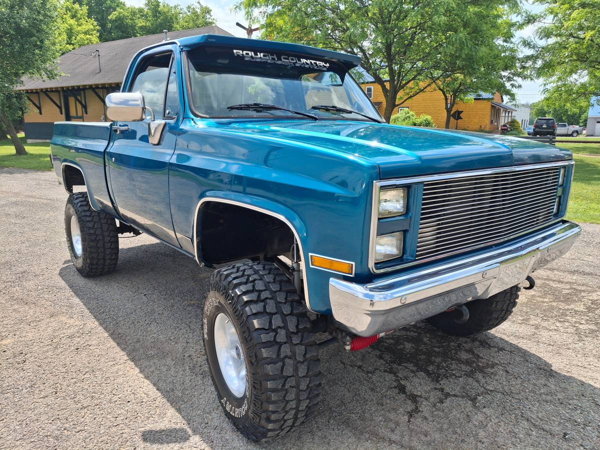 Chevrolet C10  1985 green