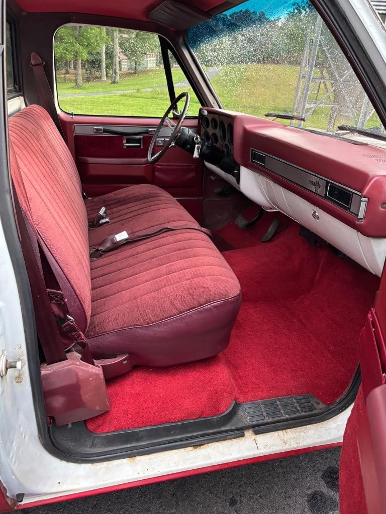 Chevrolet-C10-Silverado-SWB-cold-air-9000-just-spent-1984-18