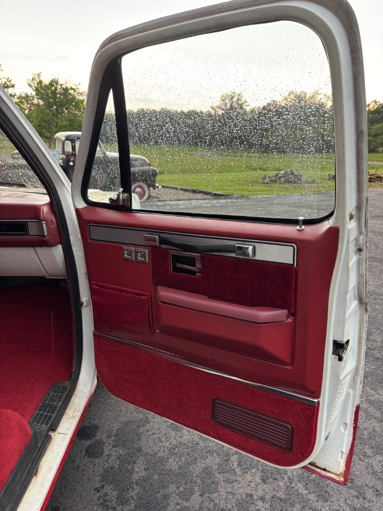 Chevrolet-C10-Silverado-SWB-cold-air-9000-just-spent-1984-19