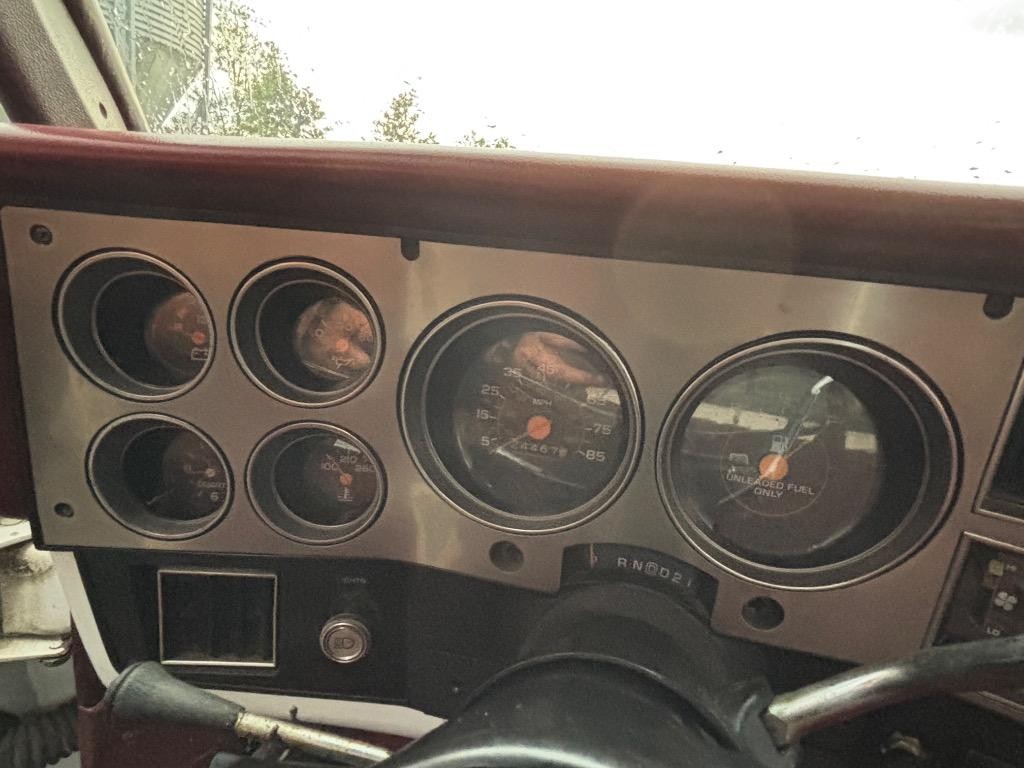 Chevrolet-C10-Silverado-SWB-cold-air-9000-just-spent-1984-36