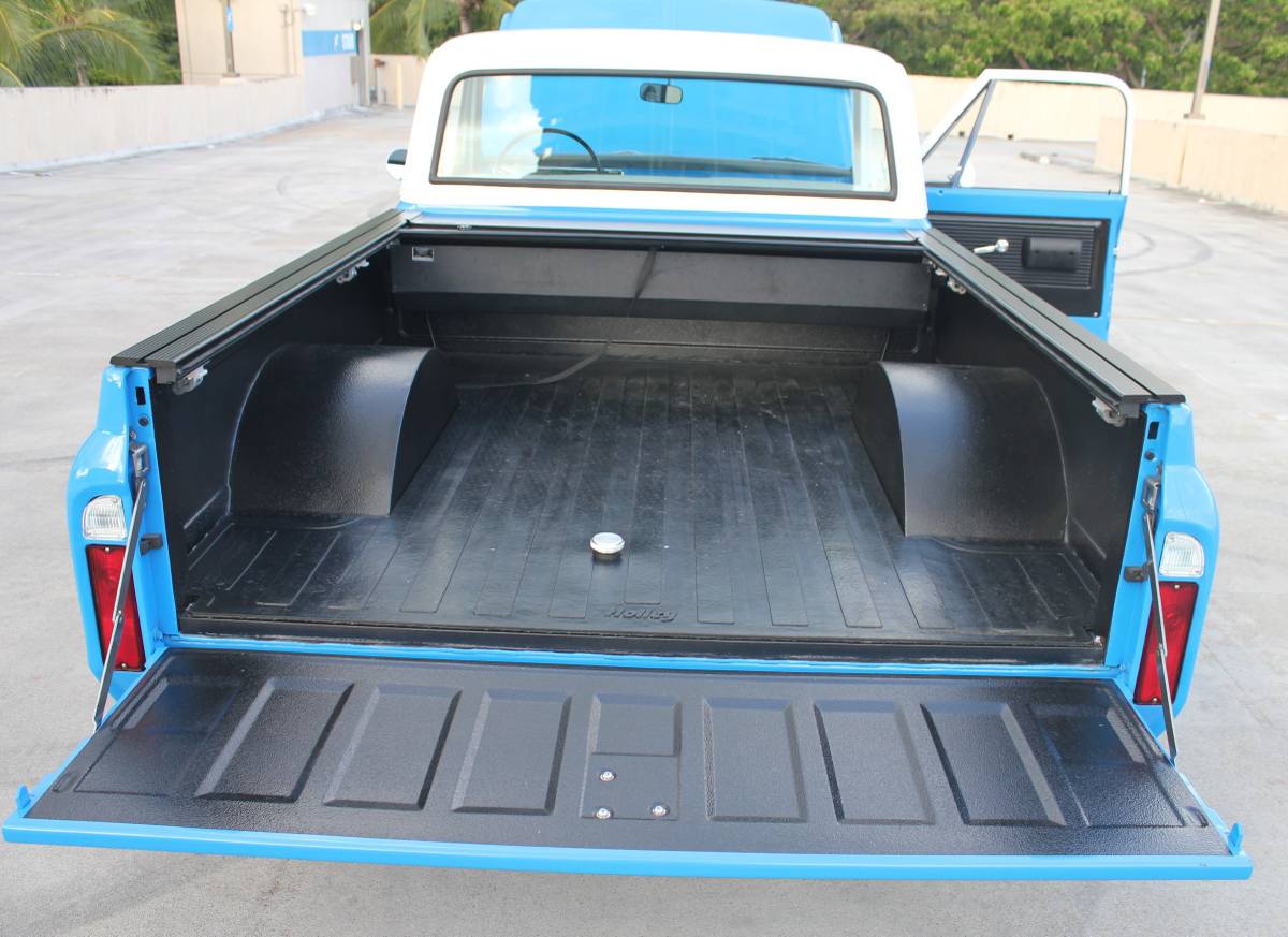 Chevrolet-C10-pickup-1968-blue-11