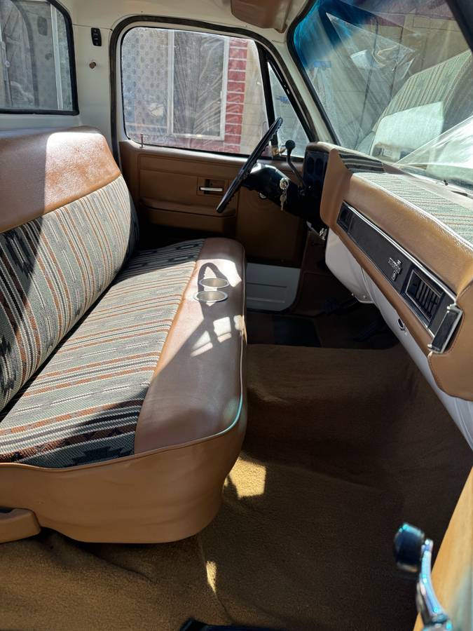 Chevrolet-C10-swb-1980-7