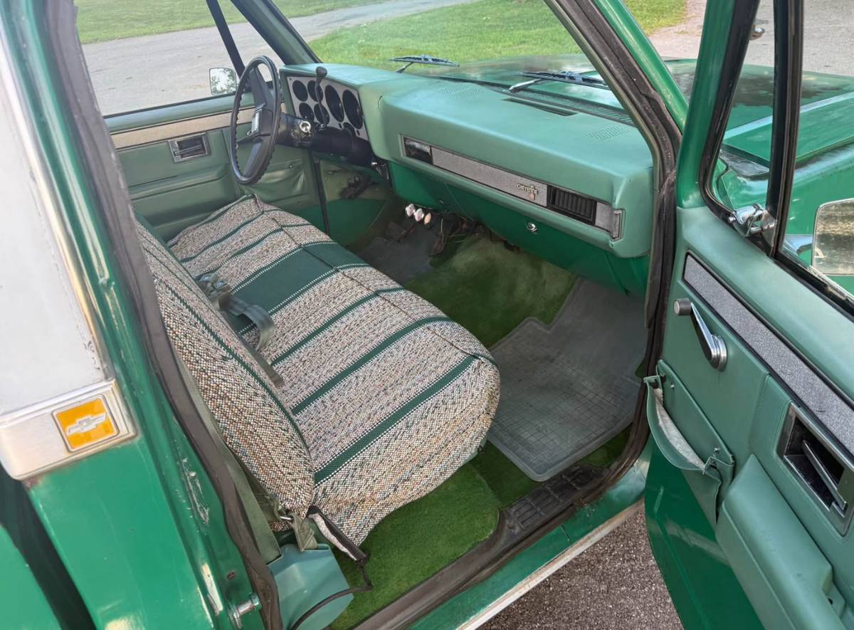 Chevrolet-C10-truck-1981-11