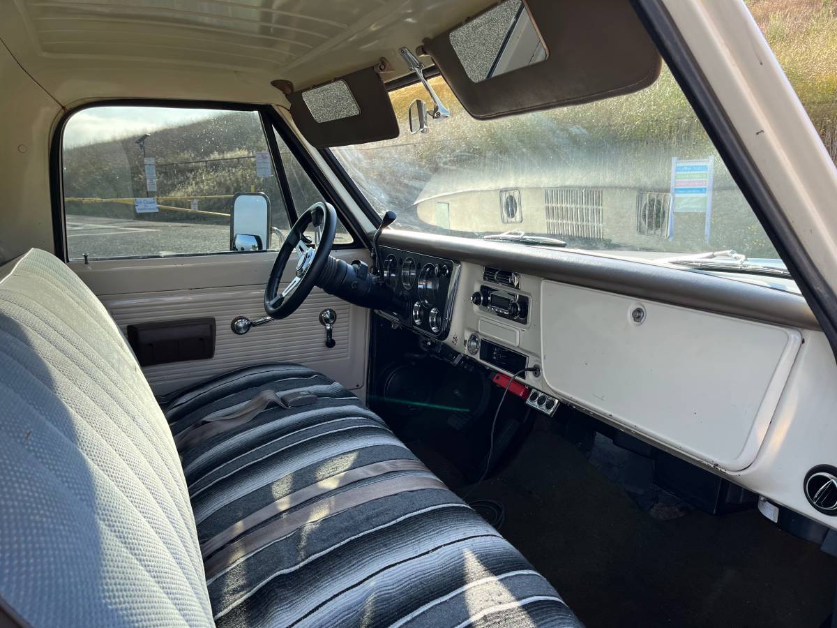 Chevrolet-C20-truck-1968-white-11