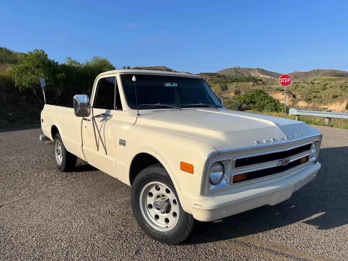 Chevrolet-C20-truck-1968-white-2