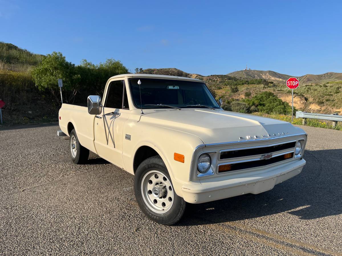 Chevrolet-C20-truck-1968-white-4