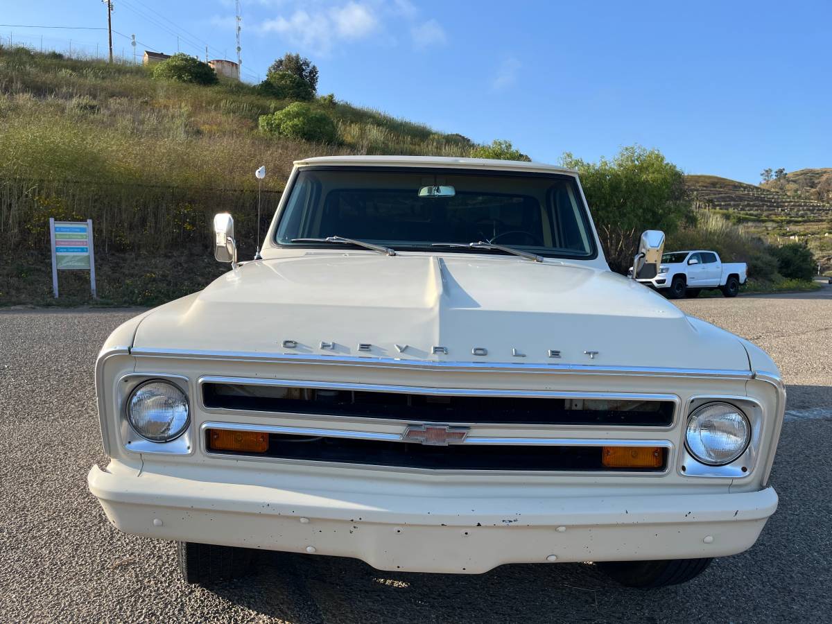 Chevrolet-C20-truck-1968-white