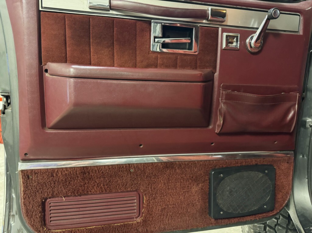 Chevrolet-CK-Pickup-3500-1984-Crew-Cab-Pickup-8