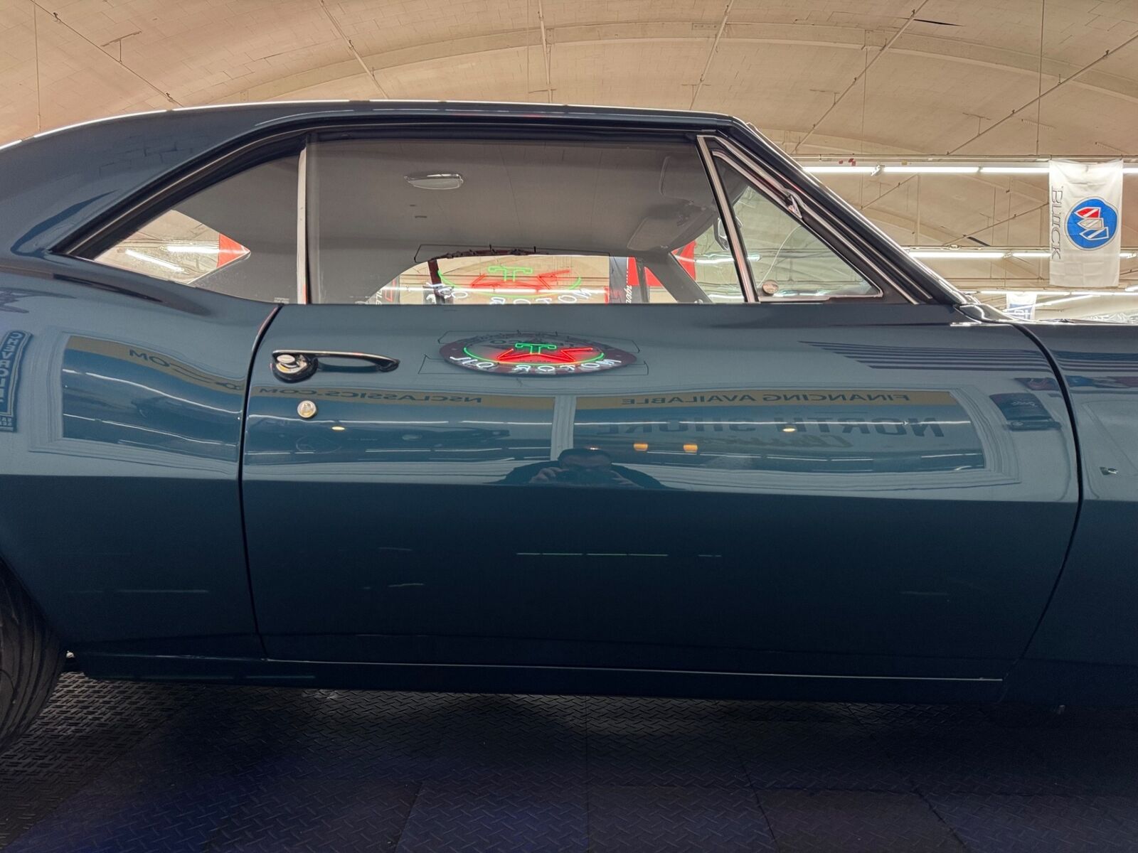 Chevrolet-Camaro-1967-2-Door-28