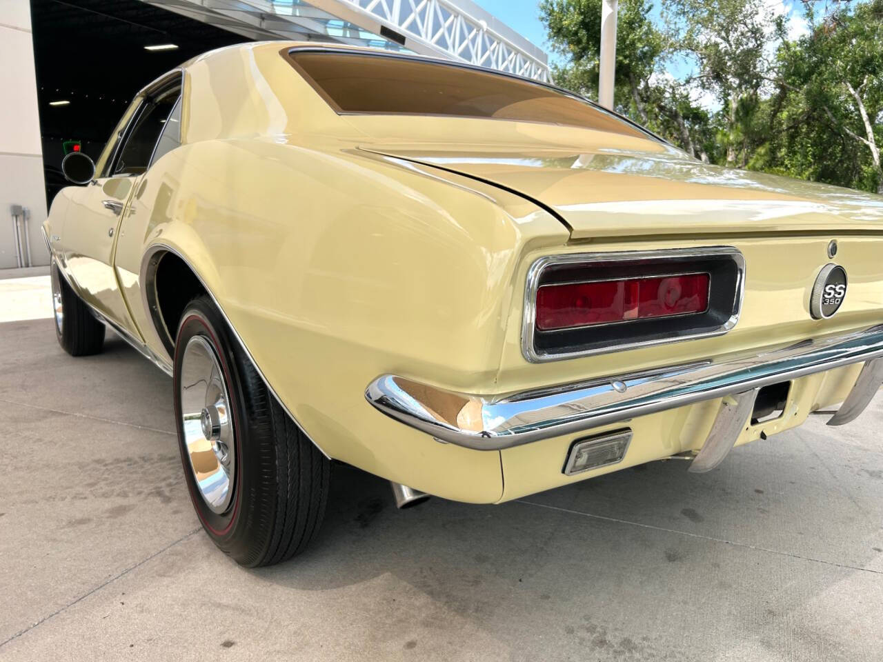 Chevrolet-Camaro-1967-Hatchback-13