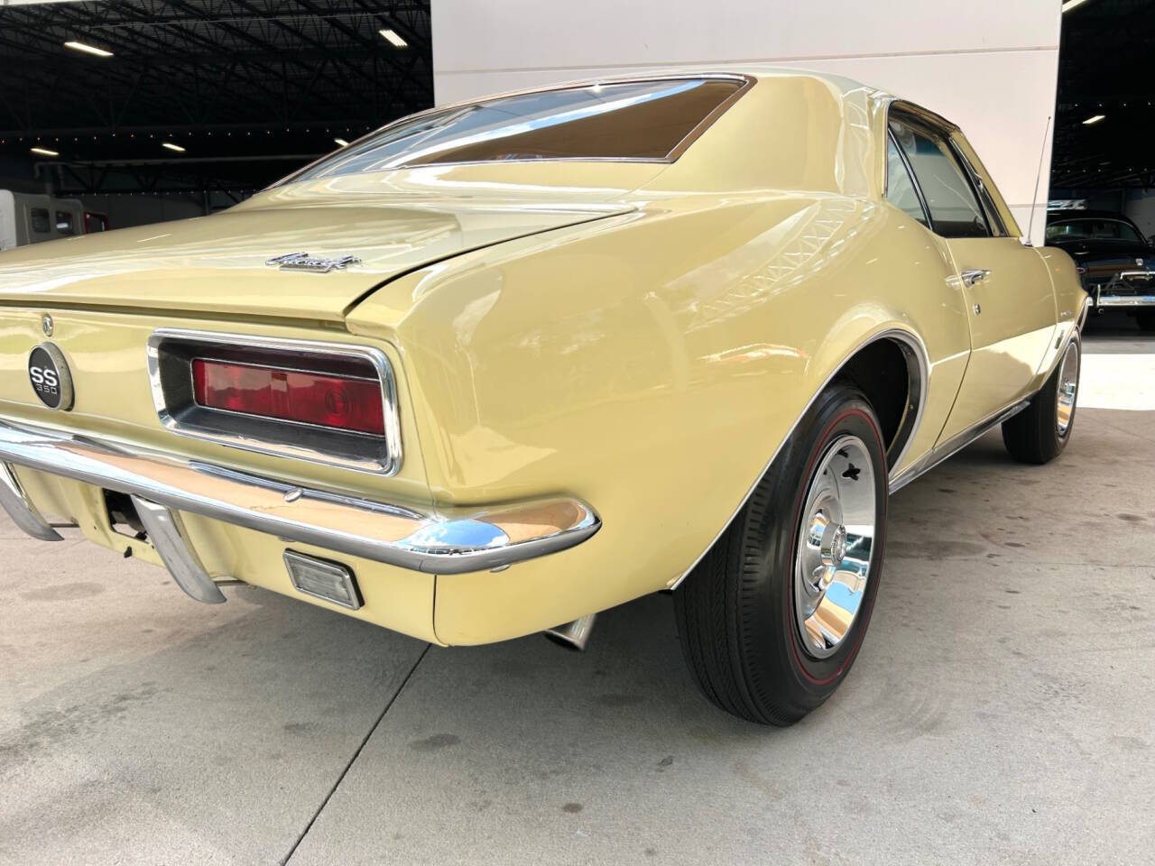 Chevrolet-Camaro-1967-Hatchback-14