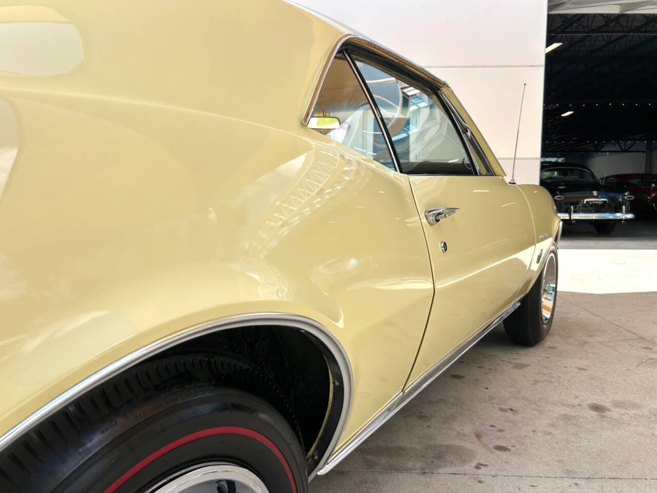 Chevrolet-Camaro-1967-Hatchback-15