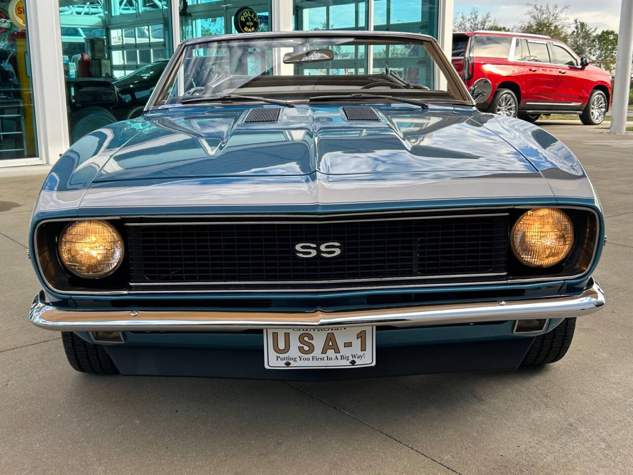 Chevrolet-Camaro-1967-Hatchback-2