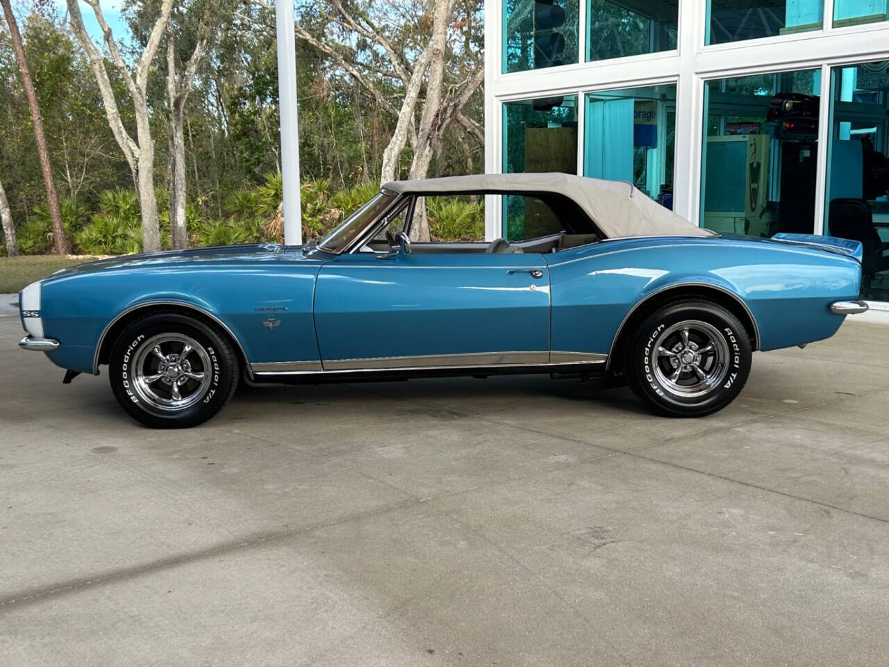 Chevrolet-Camaro-1967-Hatchback-24