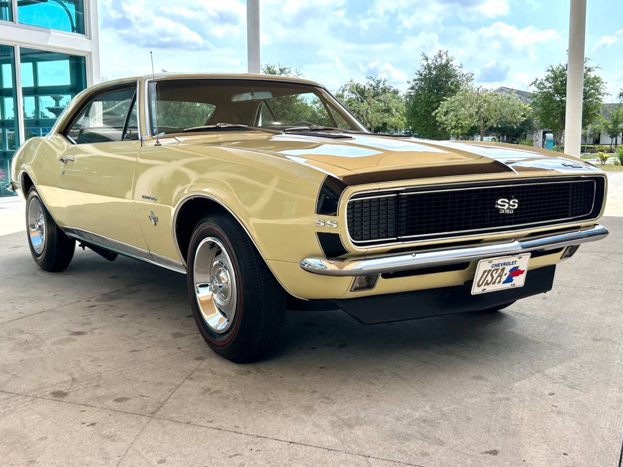 Chevrolet-Camaro-1967-Hatchback-3