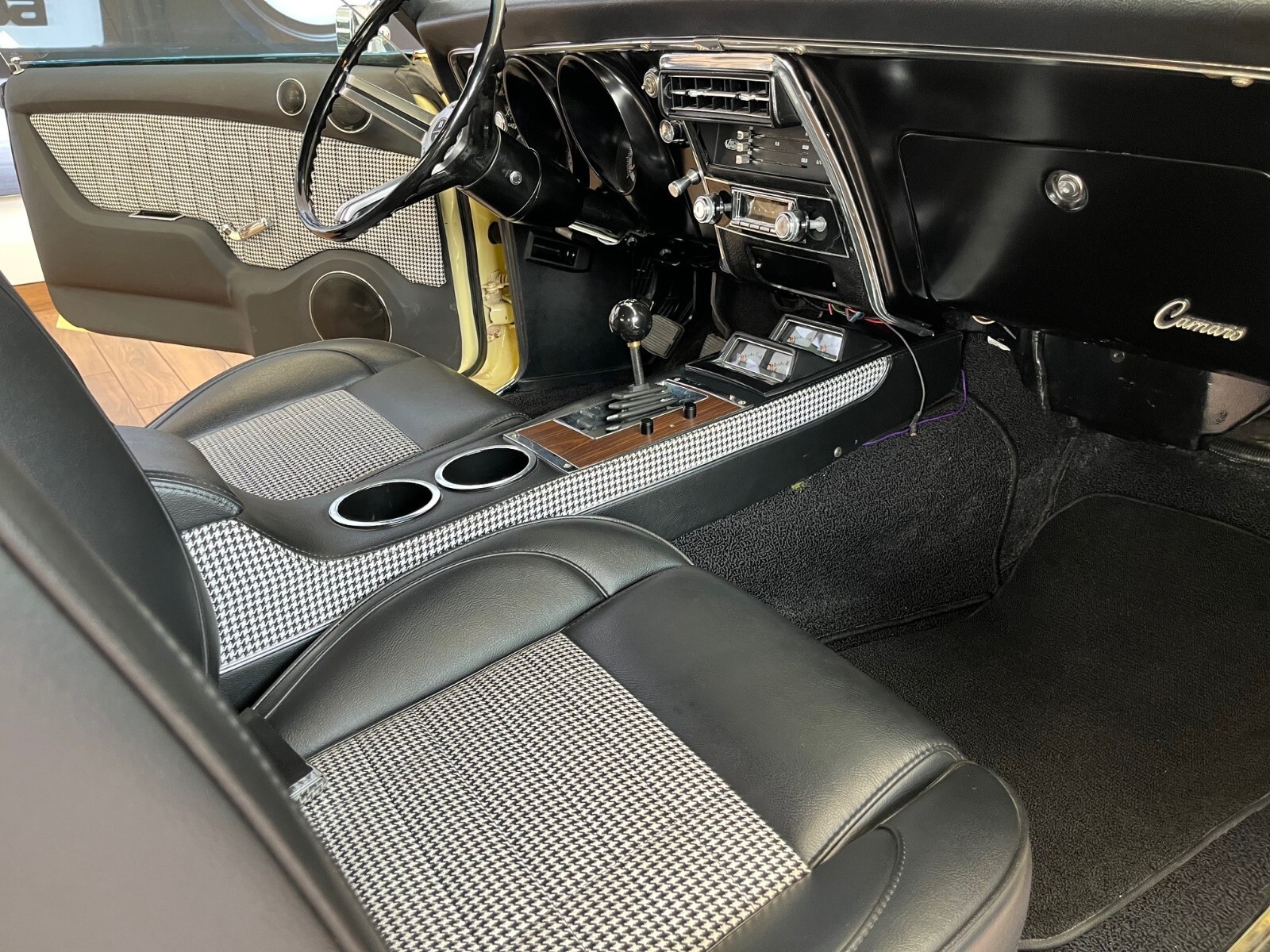 Chevrolet-Camaro-1968-Coupe-13