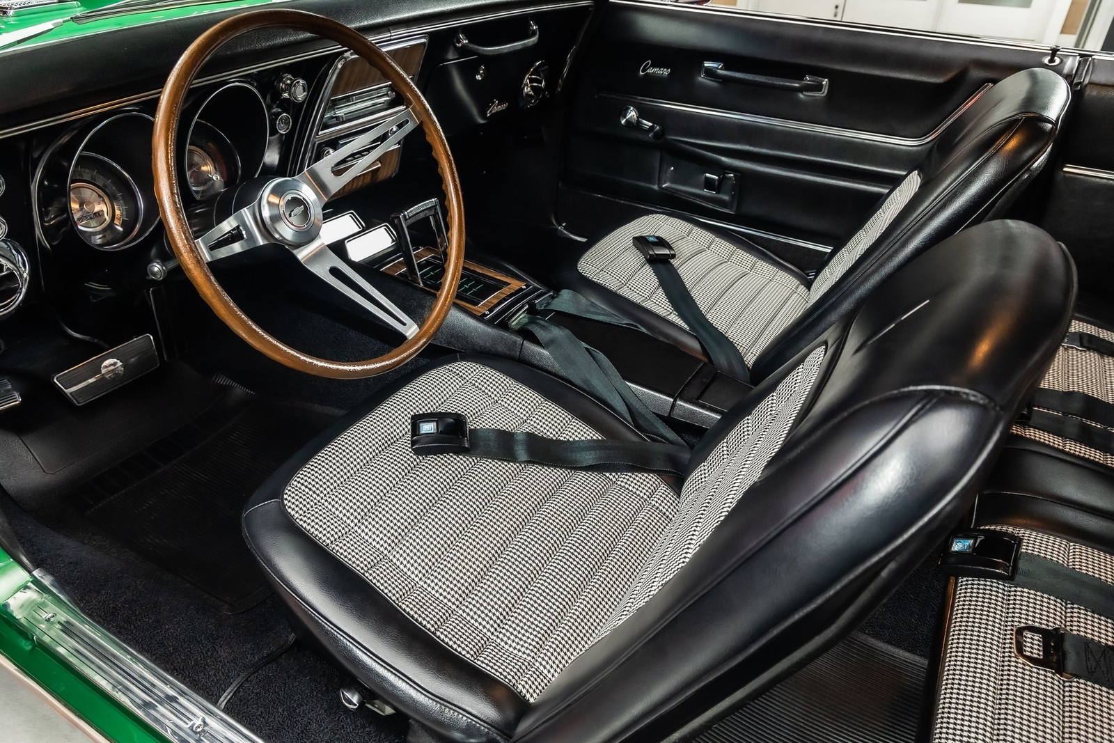 Chevrolet-Camaro-1968-Coupe-2