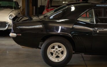 Chevrolet-Camaro-1969-2-Door-Coupe-1