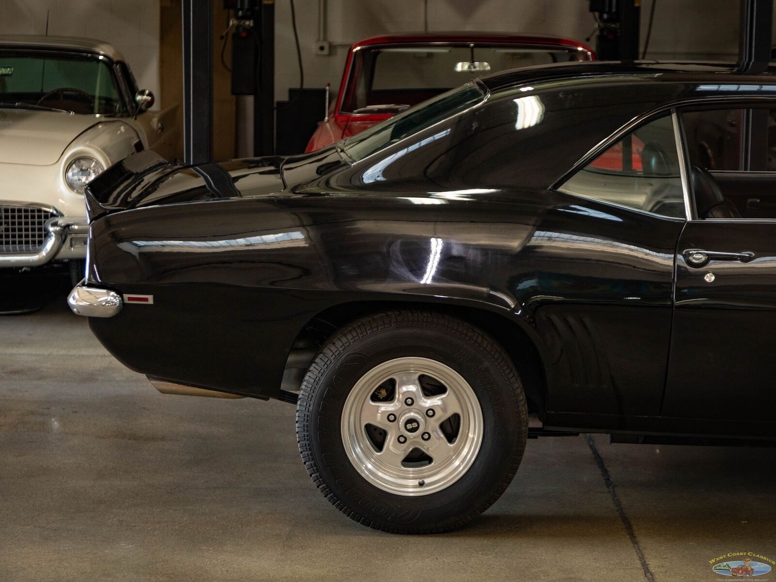 Chevrolet-Camaro-1969-2-Door-Coupe-1