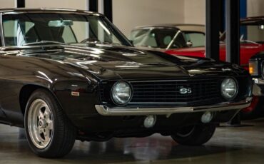 Chevrolet-Camaro-1969-2-Door-Coupe-11