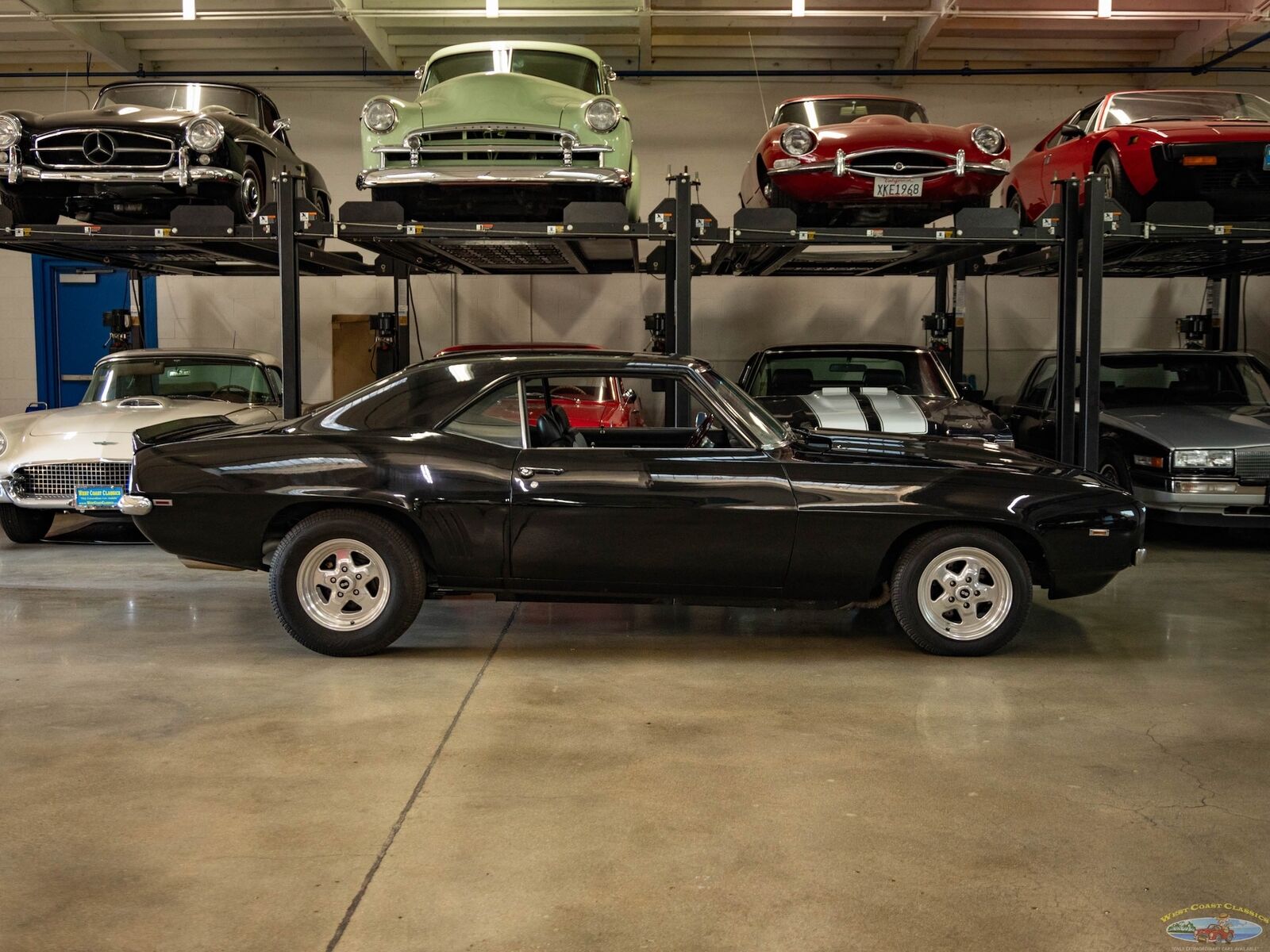 Chevrolet-Camaro-1969-2-Door-Coupe-2