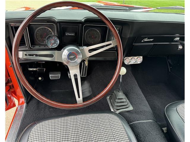 Chevrolet-Camaro-1969-2-Door-Coupe-35