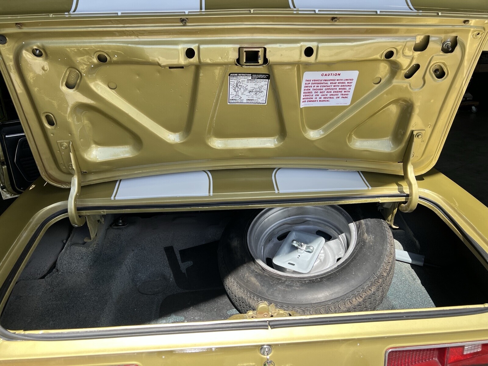 Chevrolet-Camaro-1969-Coupe-33