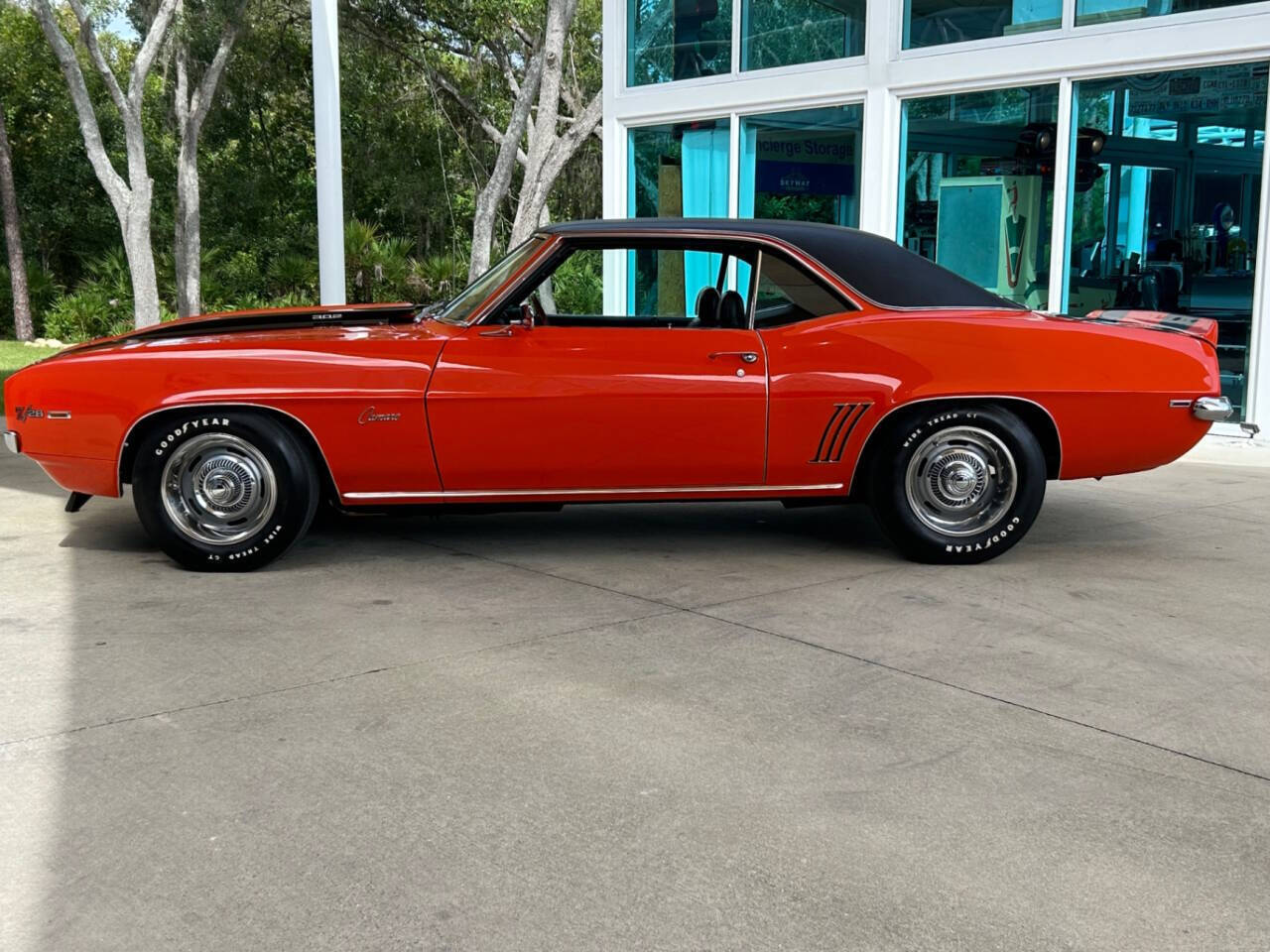 Chevrolet-Camaro-1969-Hatchback-10