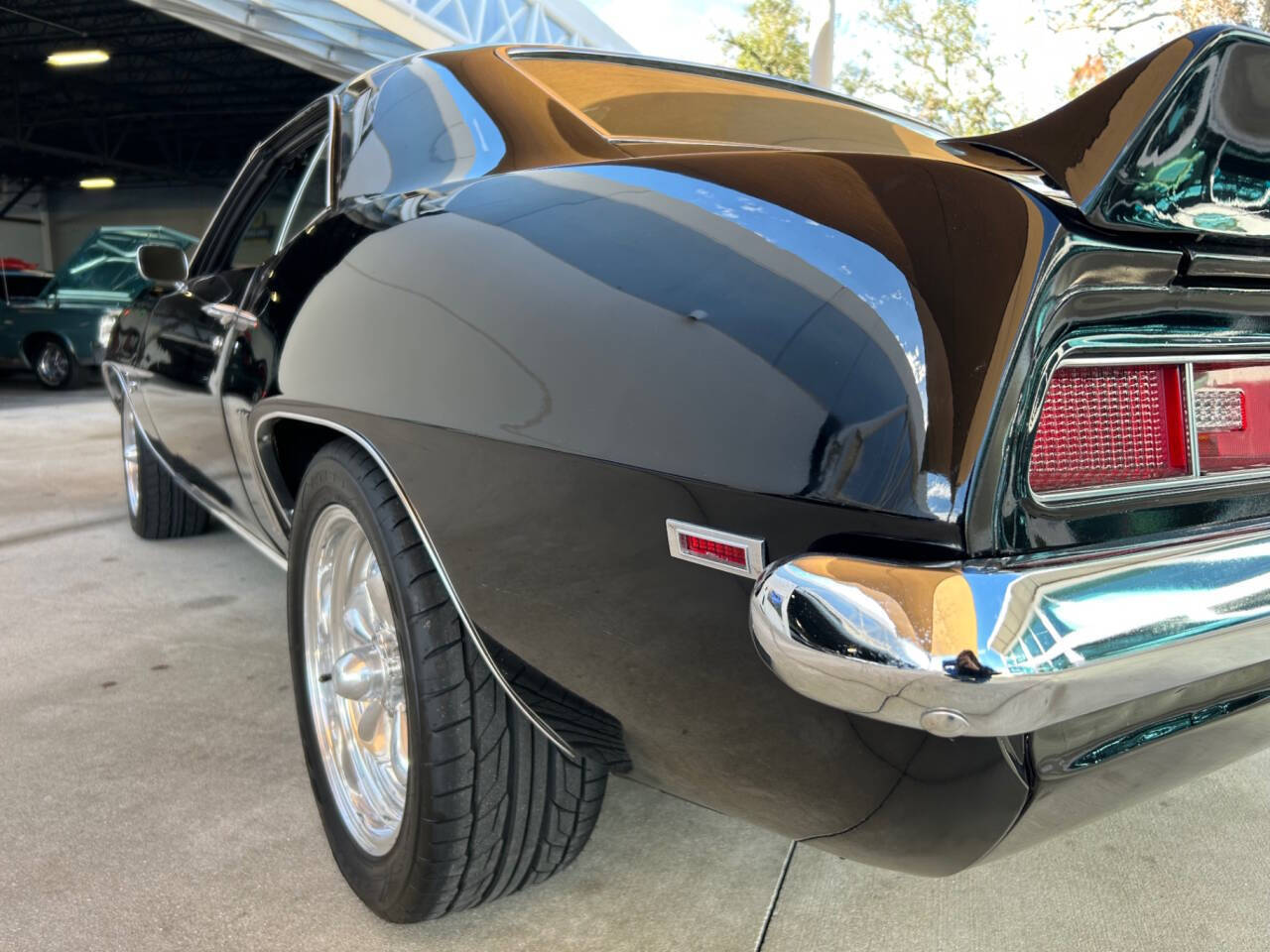 Chevrolet-Camaro-1969-Hatchback-12