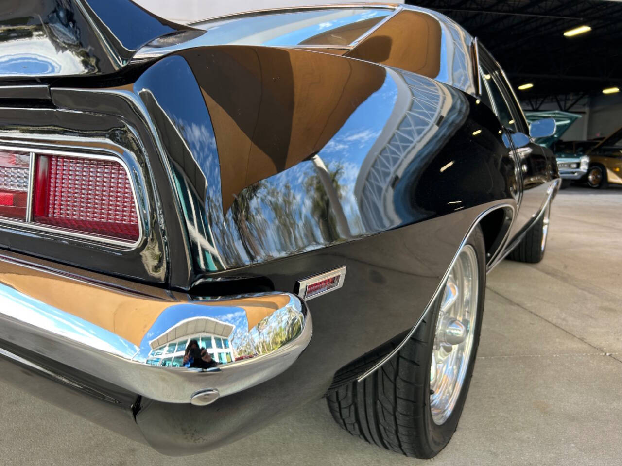 Chevrolet-Camaro-1969-Hatchback-13