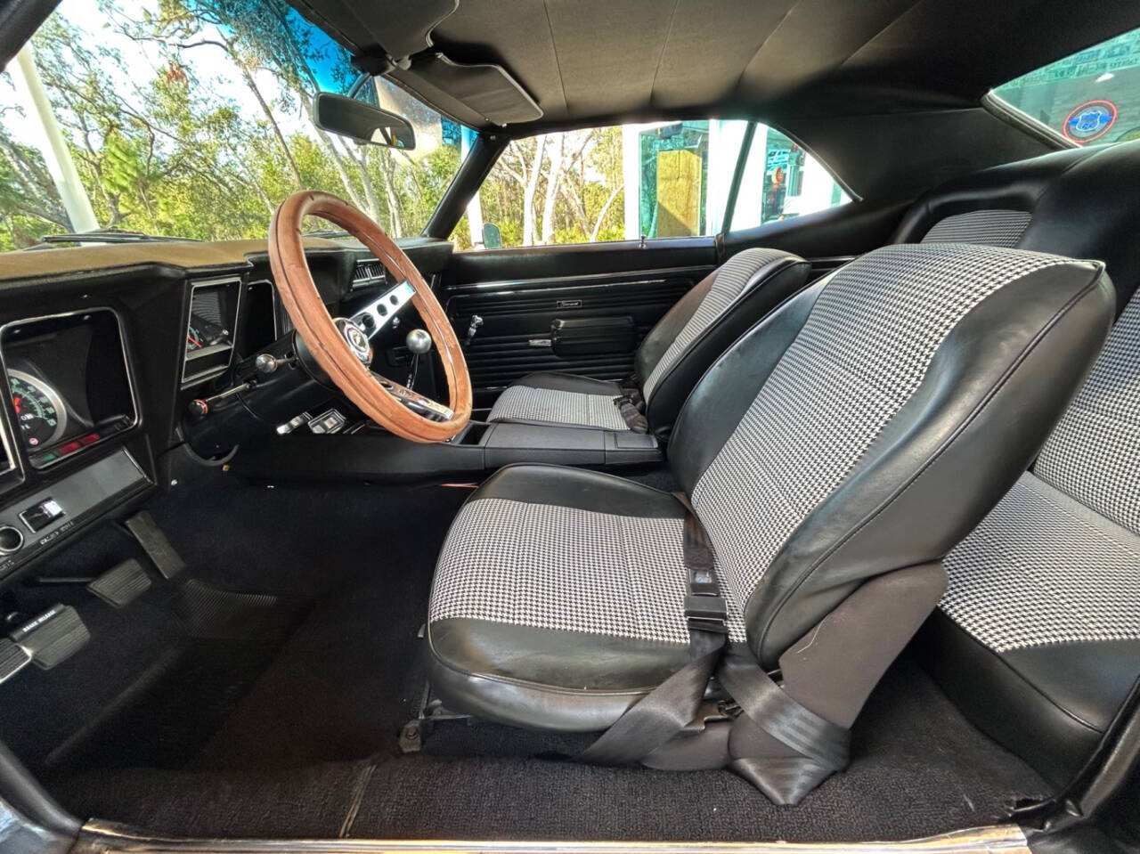 Chevrolet-Camaro-1969-Hatchback-25