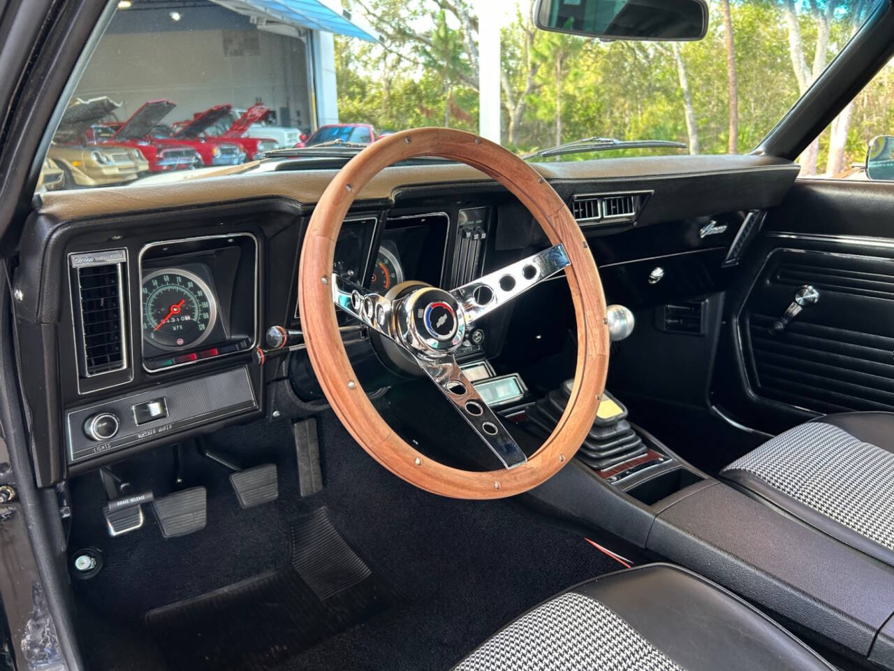 Chevrolet-Camaro-1969-Hatchback-26