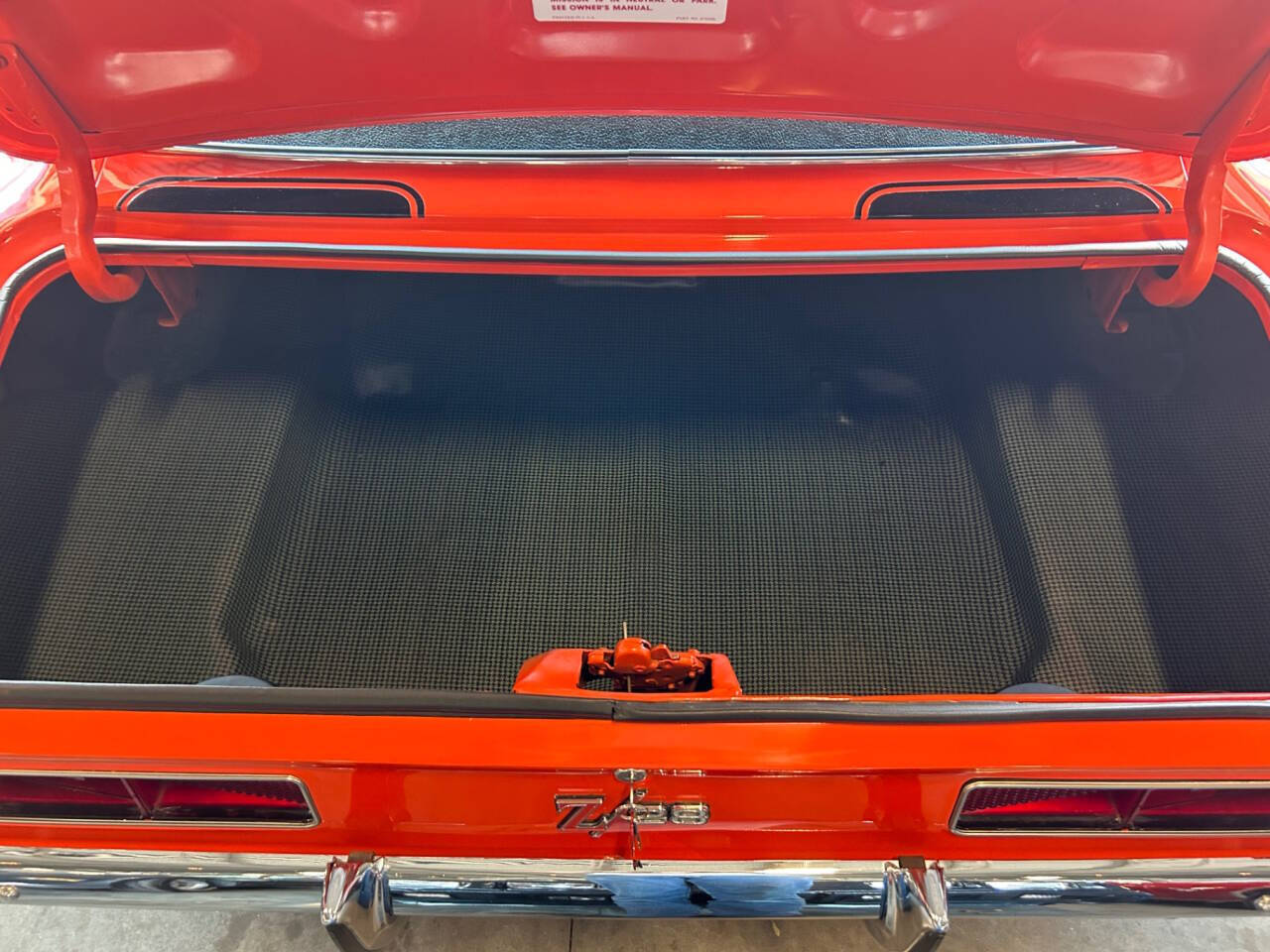 Chevrolet-Camaro-1969-Hatchback-7