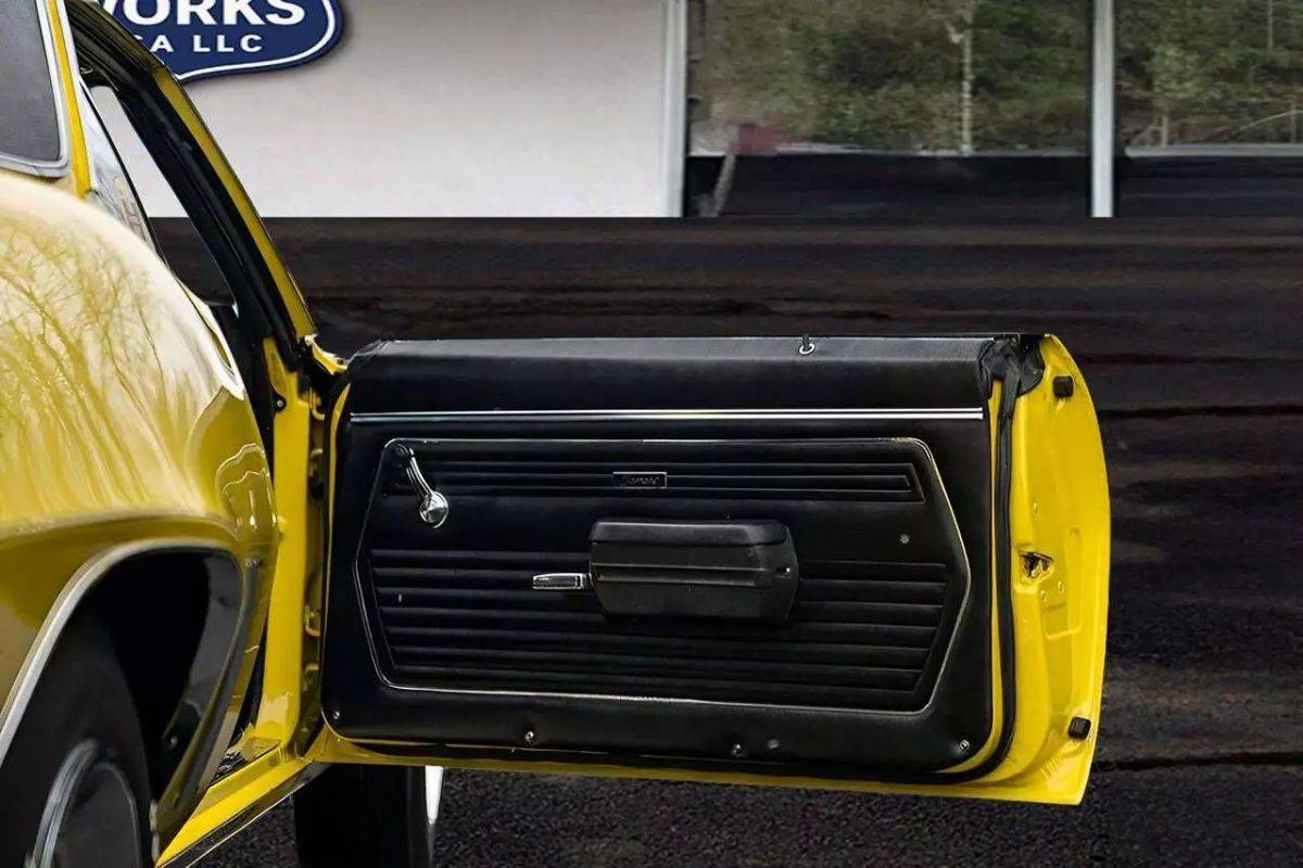 Chevrolet-Camaro-1969-yellow-10