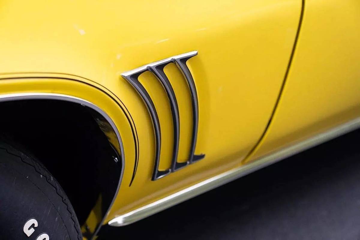 Chevrolet-Camaro-1969-yellow-23