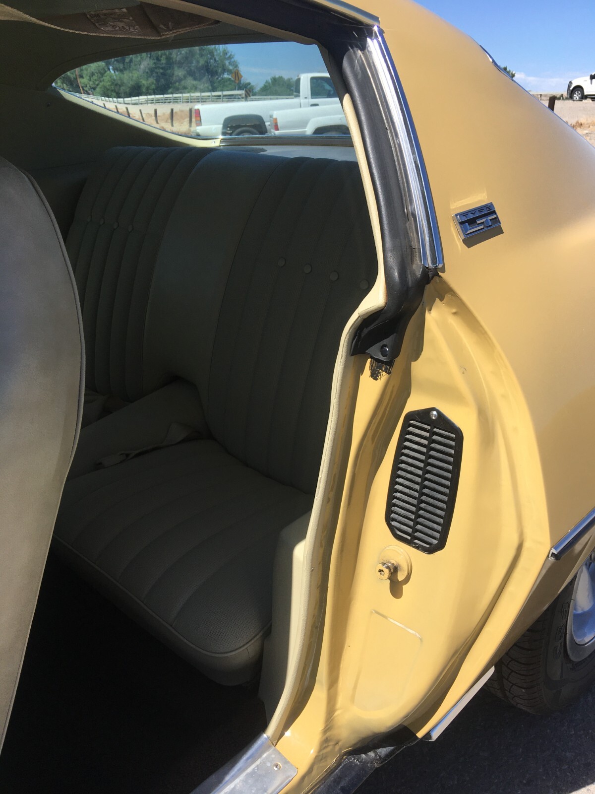 Chevrolet-Camaro-1973-Coupe-12