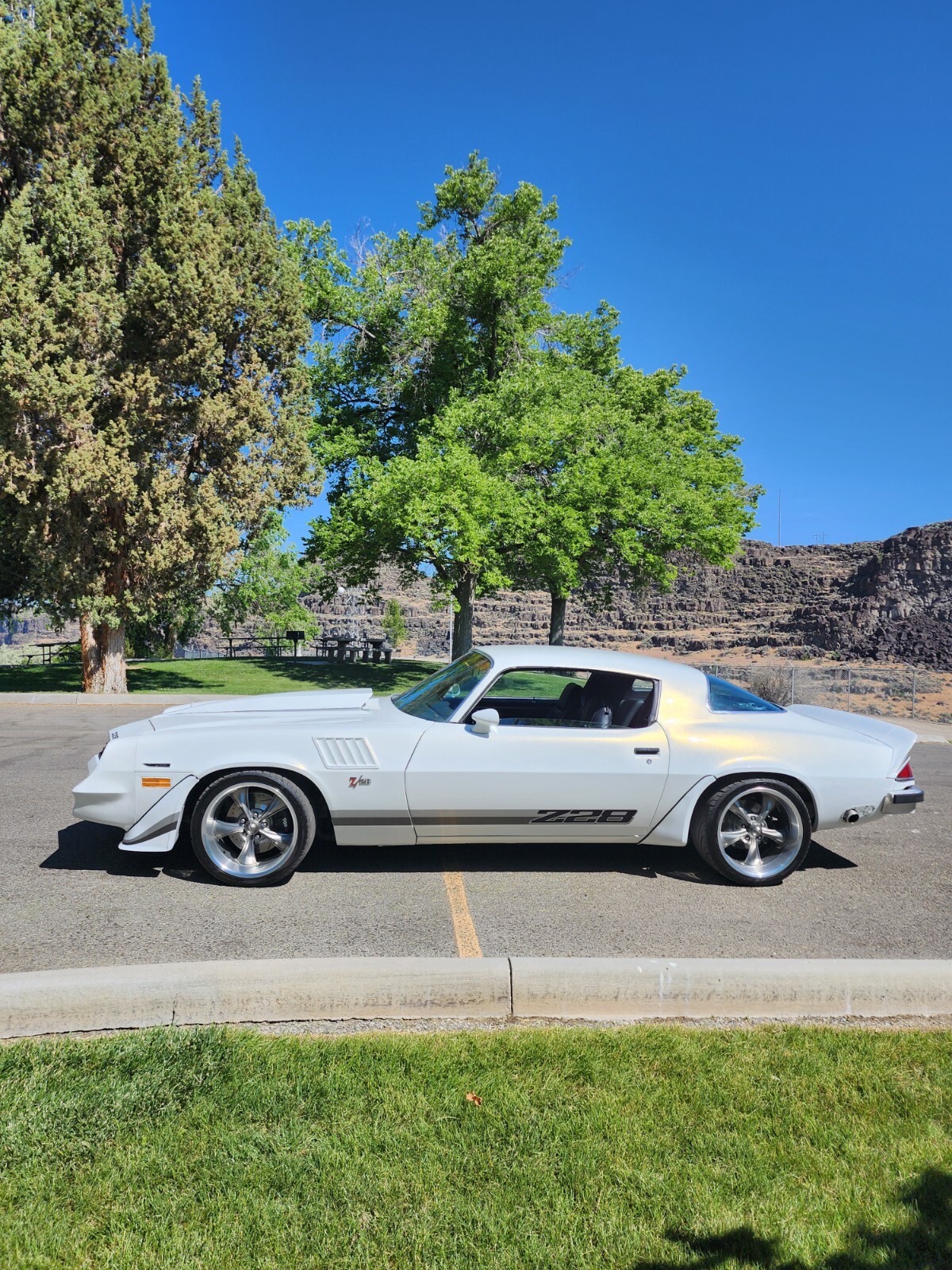 Chevrolet-Camaro-1977-Coupe-1