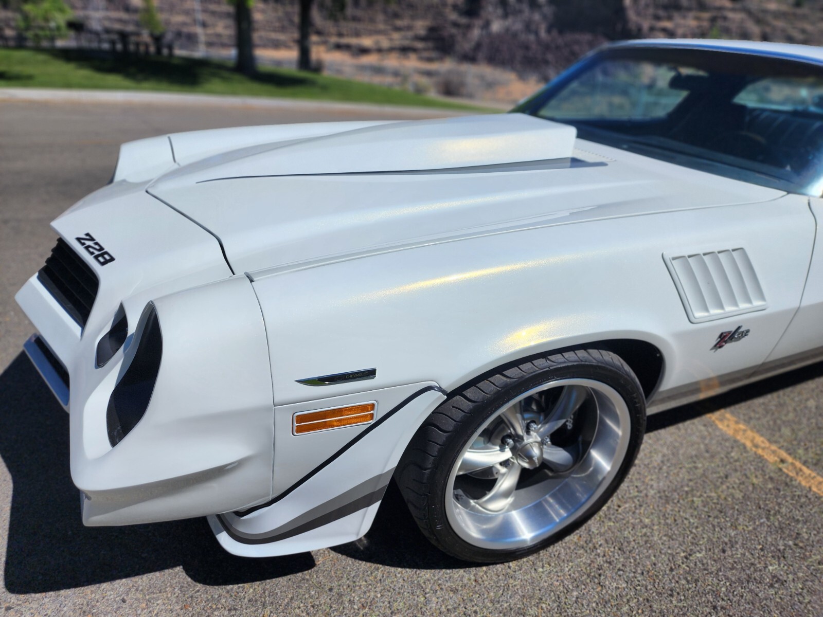 Chevrolet-Camaro-1977-Coupe-26