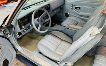 Chevrolet-Camaro-1979-2-Door-15