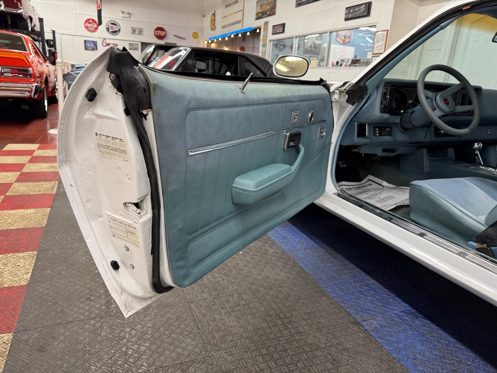 Chevrolet-Camaro-1979-2-Door-38