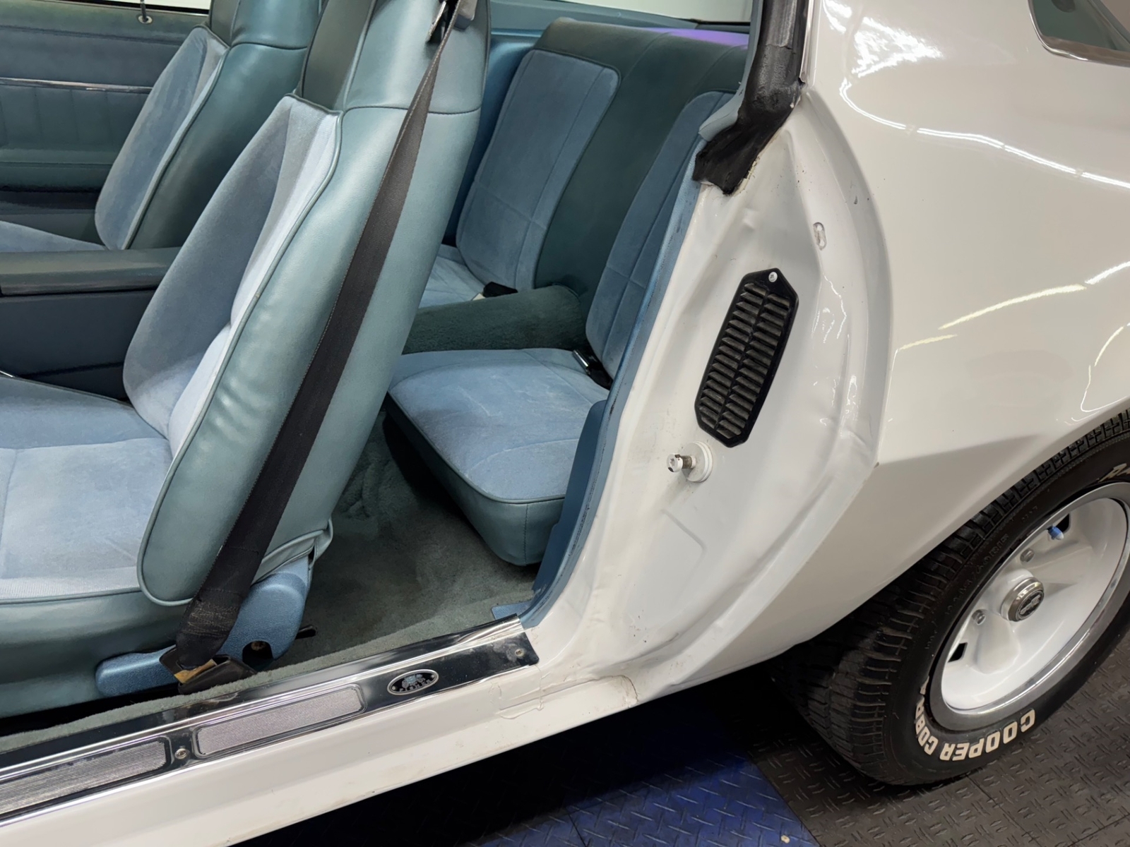 Chevrolet-Camaro-1979-2-Door-39