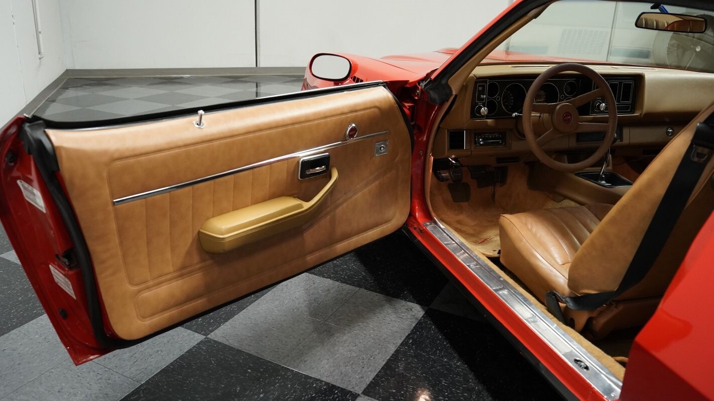 Chevrolet-Camaro-1979-Coupe-28