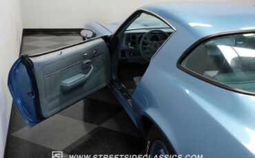 Chevrolet-Camaro-1979-Coupe-32