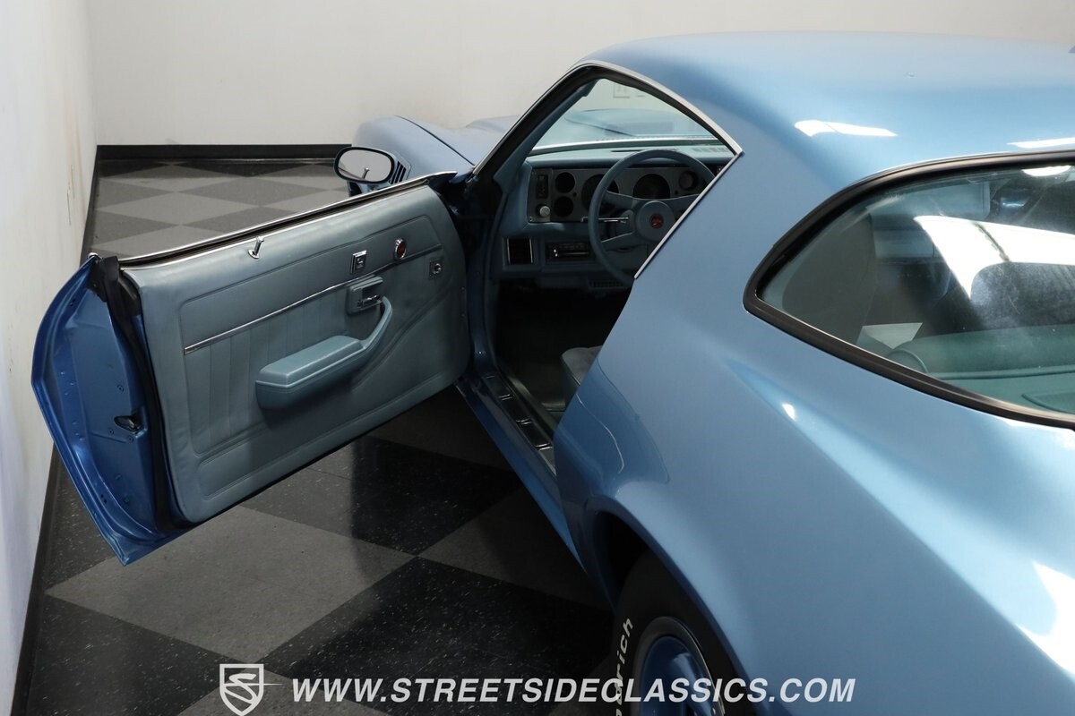 Chevrolet-Camaro-1979-Coupe-32