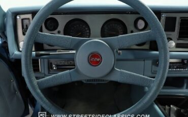 Chevrolet-Camaro-1979-Coupe-35