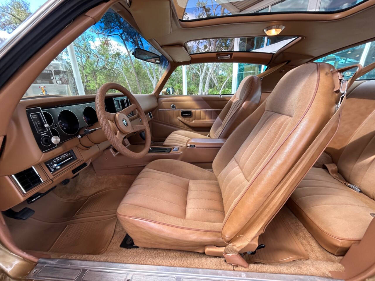 Chevrolet-Camaro-1980-Hatchback-14