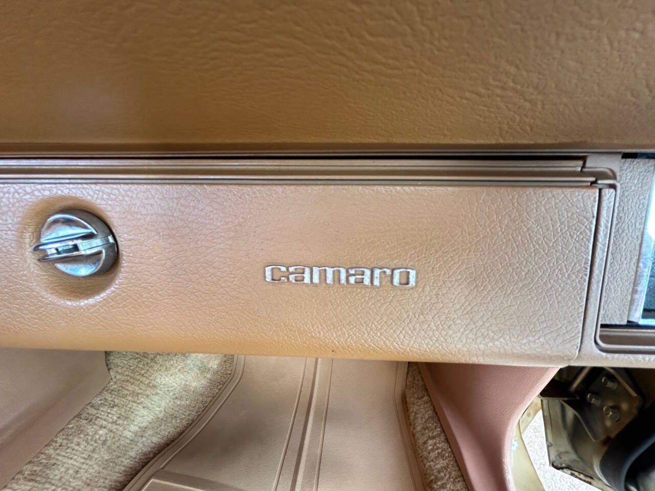 Chevrolet-Camaro-1980-Hatchback-20