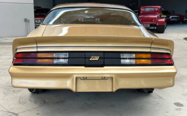 Chevrolet-Camaro-1980-Hatchback-5